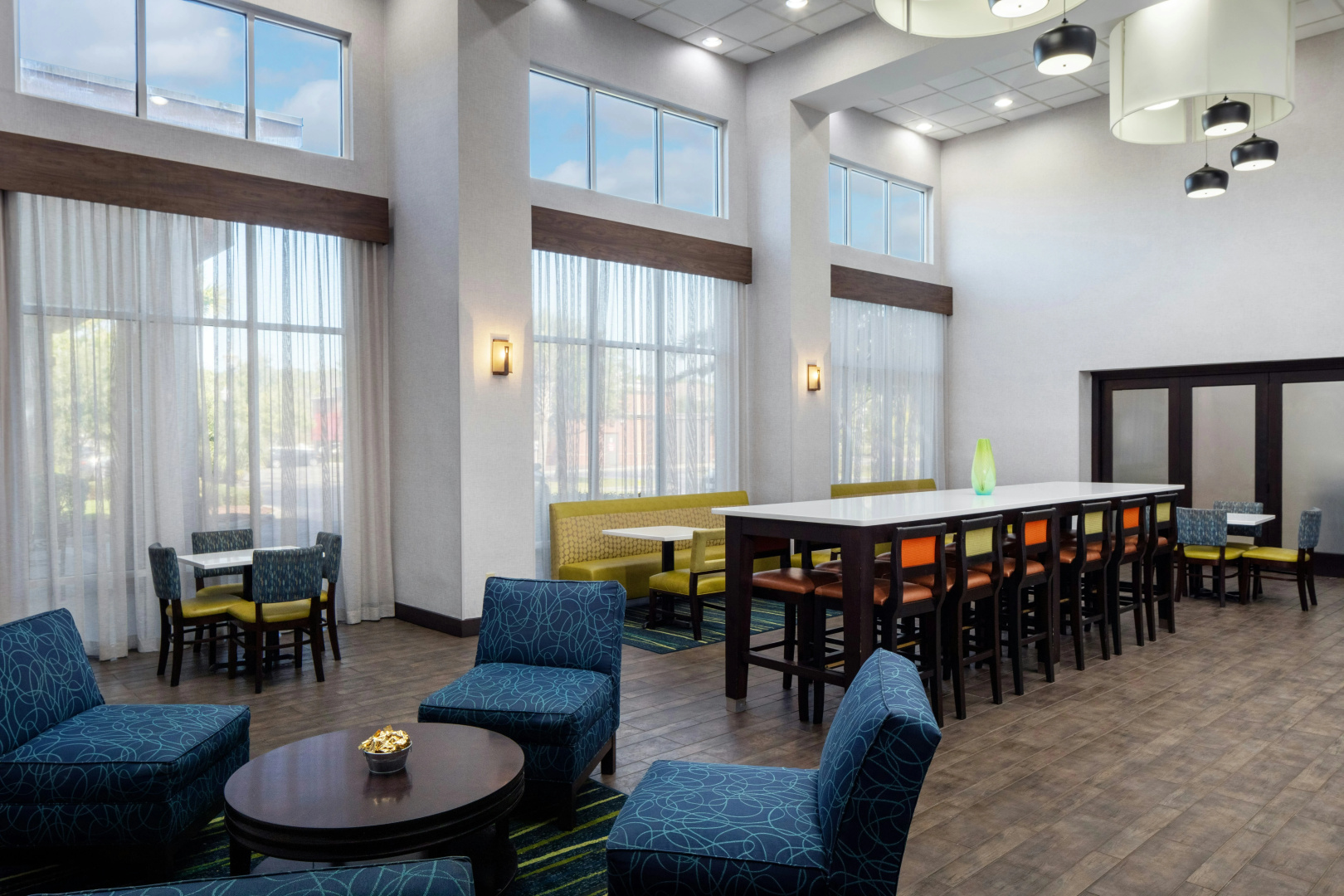 Photo - Hampton Inn & Suites Savannah - I-95 South - Gateway