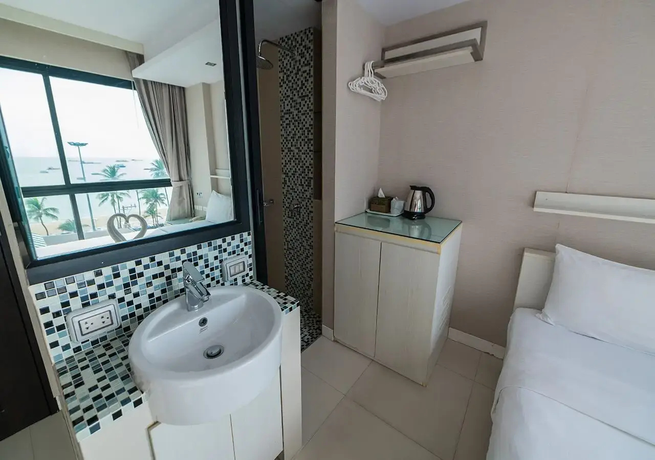 Photo - Serenotel Pattaya Beach Front