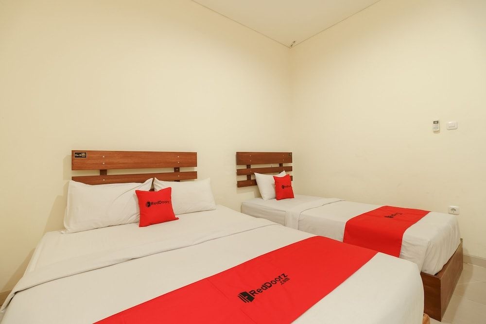 RedDoorz near Jembatan Siti Nurbaya Padang