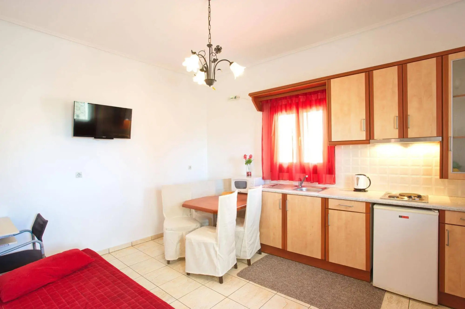 Foto - Birds Villa Apartments with Heated Pool - Including Car and Breakfast