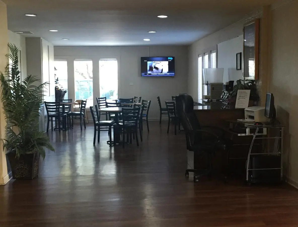 Photo - Americas Best Value Inn Austin