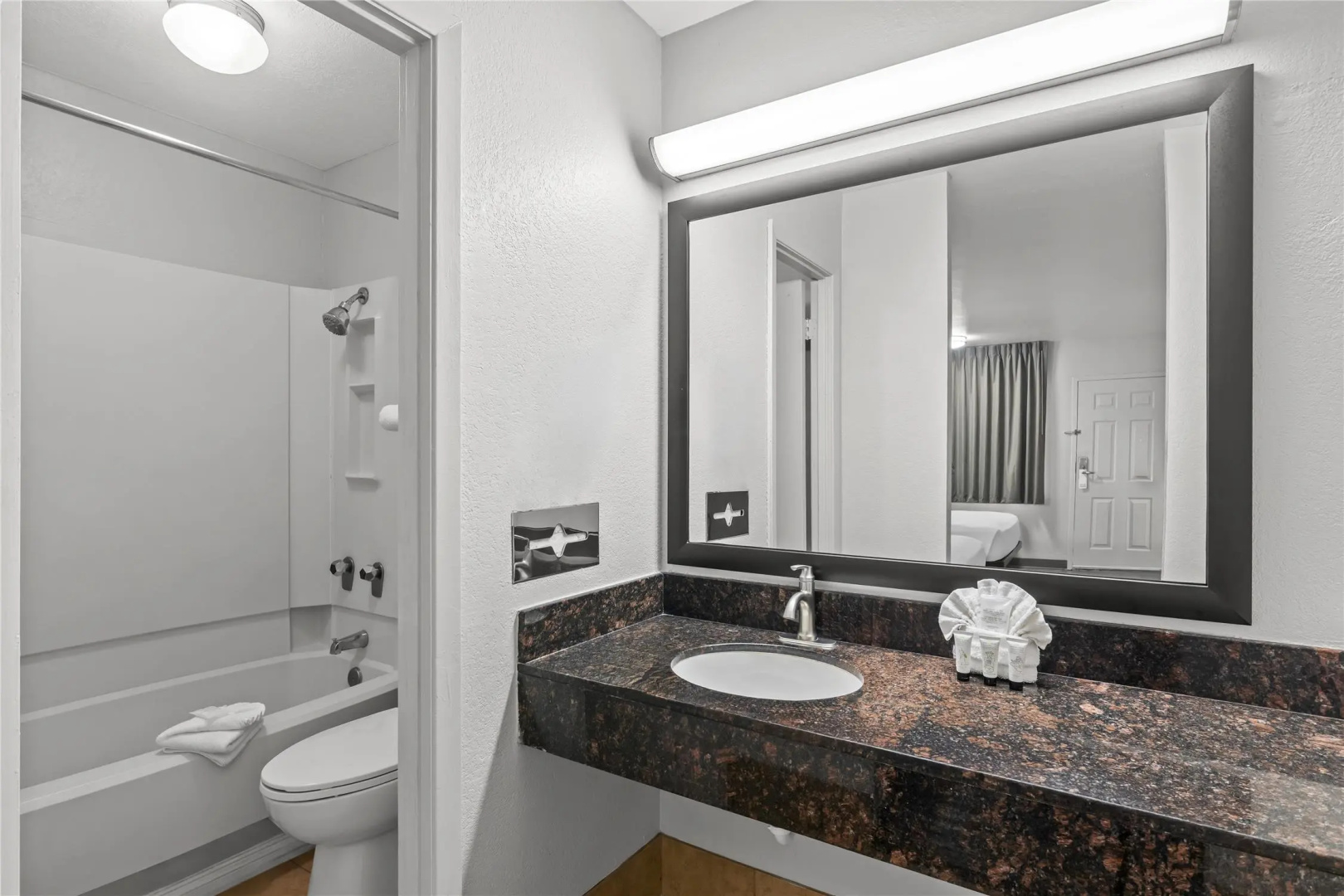 Photo - Americas Best Value Inn Austin University