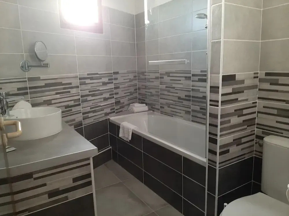 Photo - Sure Hotel by Best Western Saintes