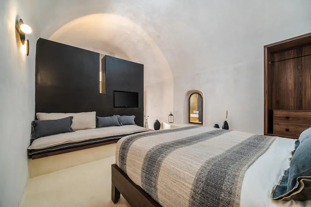 Foto - Phaos 1870, A restored Winery