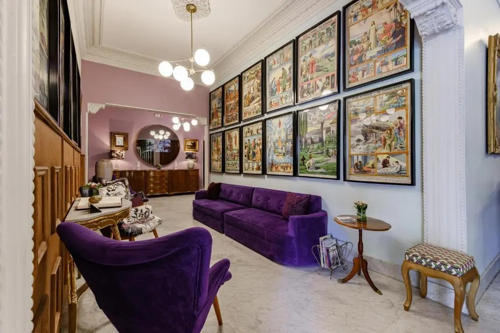 Photo - Pug Seal Polanco Anatole France