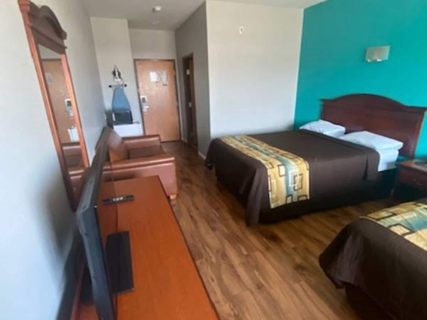 Foto - Tropicana Inn and Suites