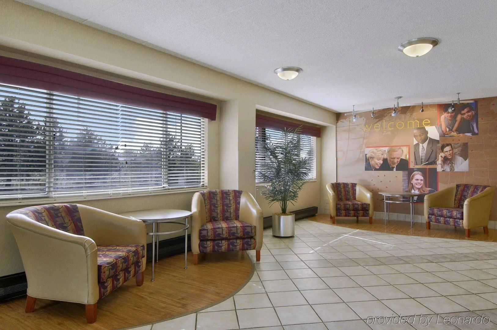 Photo - Super 8 by Wyndham Deerfield - Northbrook