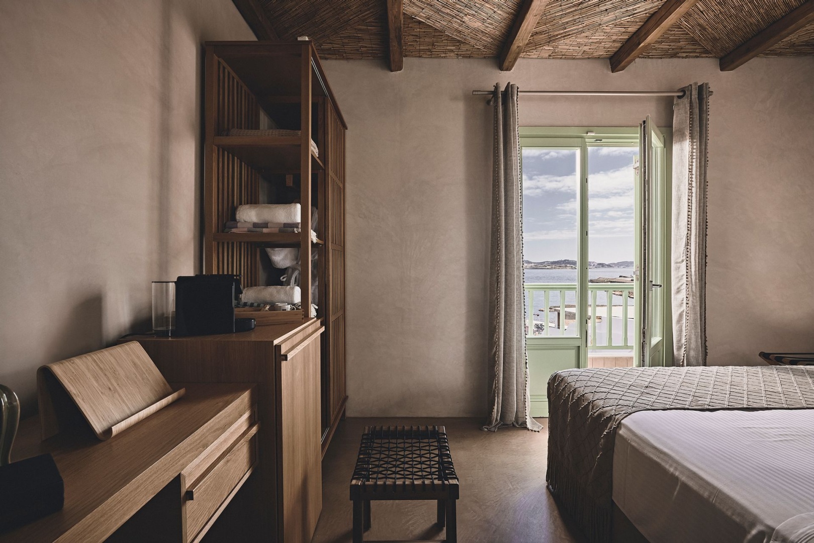 Noon Beyond Accommodation, Bild 3 von 16
