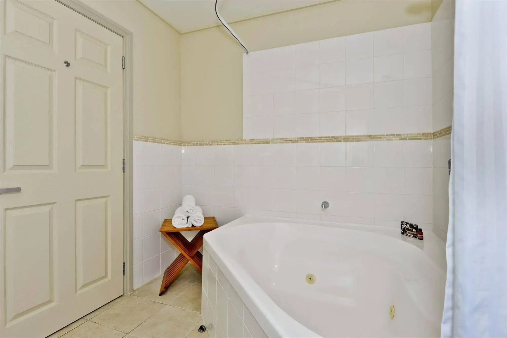 Photo - Whangaparaoa Lodge