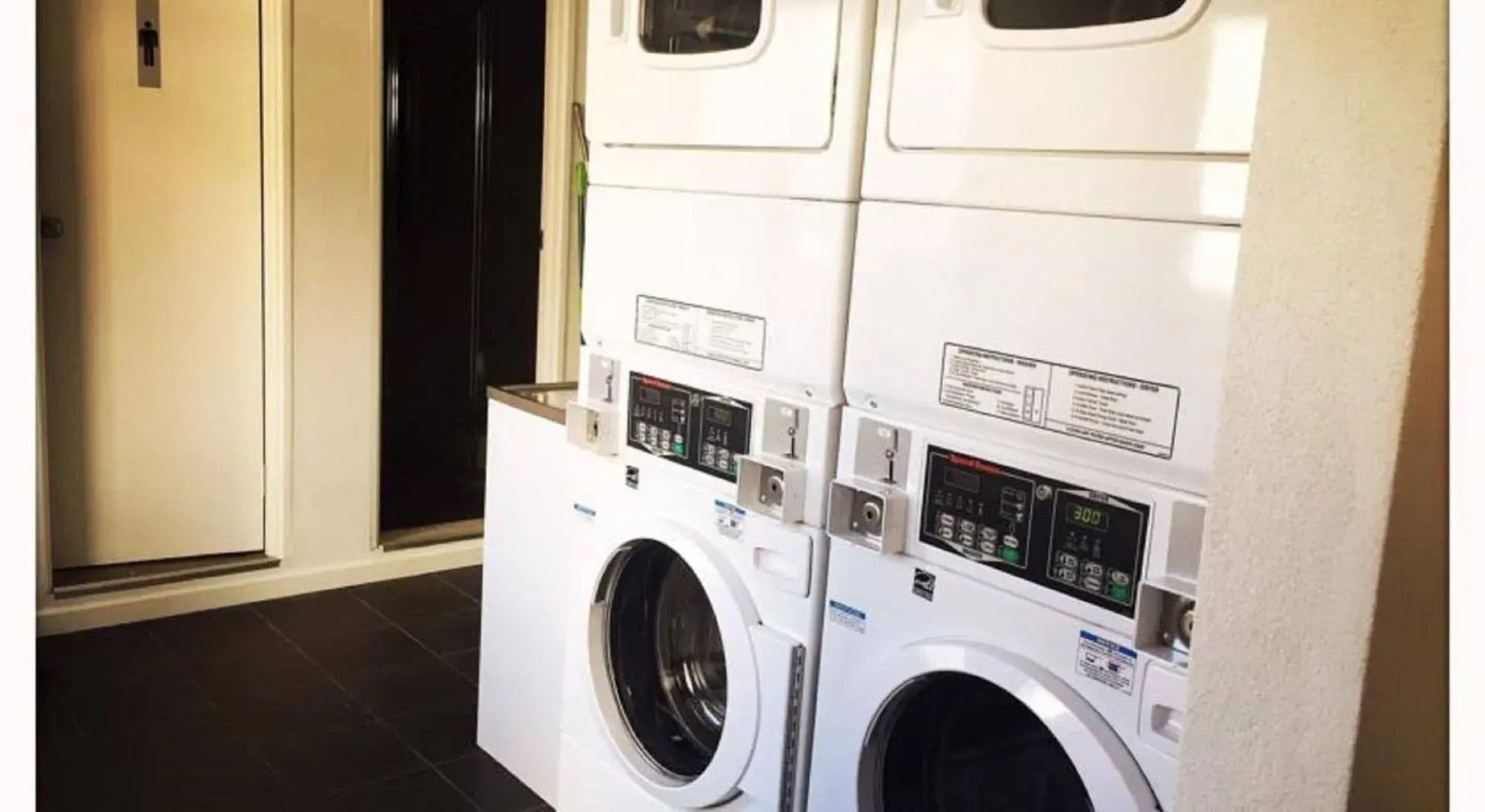 Foto - Downtown Backpackers Hostel Perth - note - Valid Passport required for check in