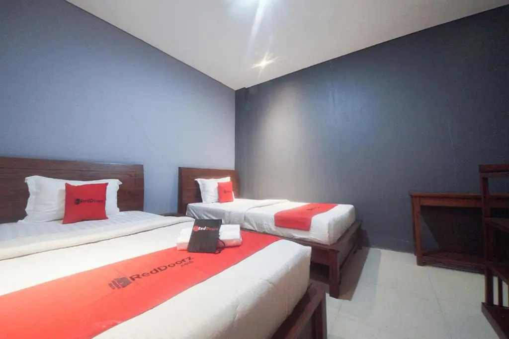 Foto - RedDoorz Plus near Green Pramuka Square Mall