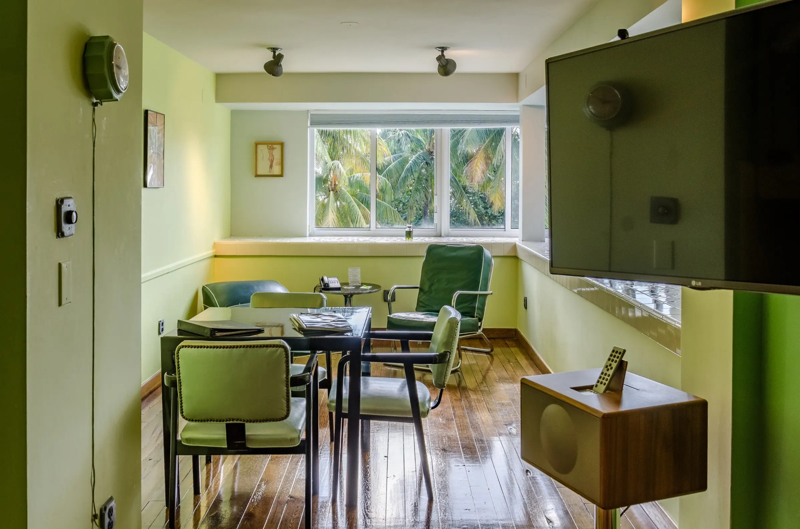 Photo - Pelican Hotel