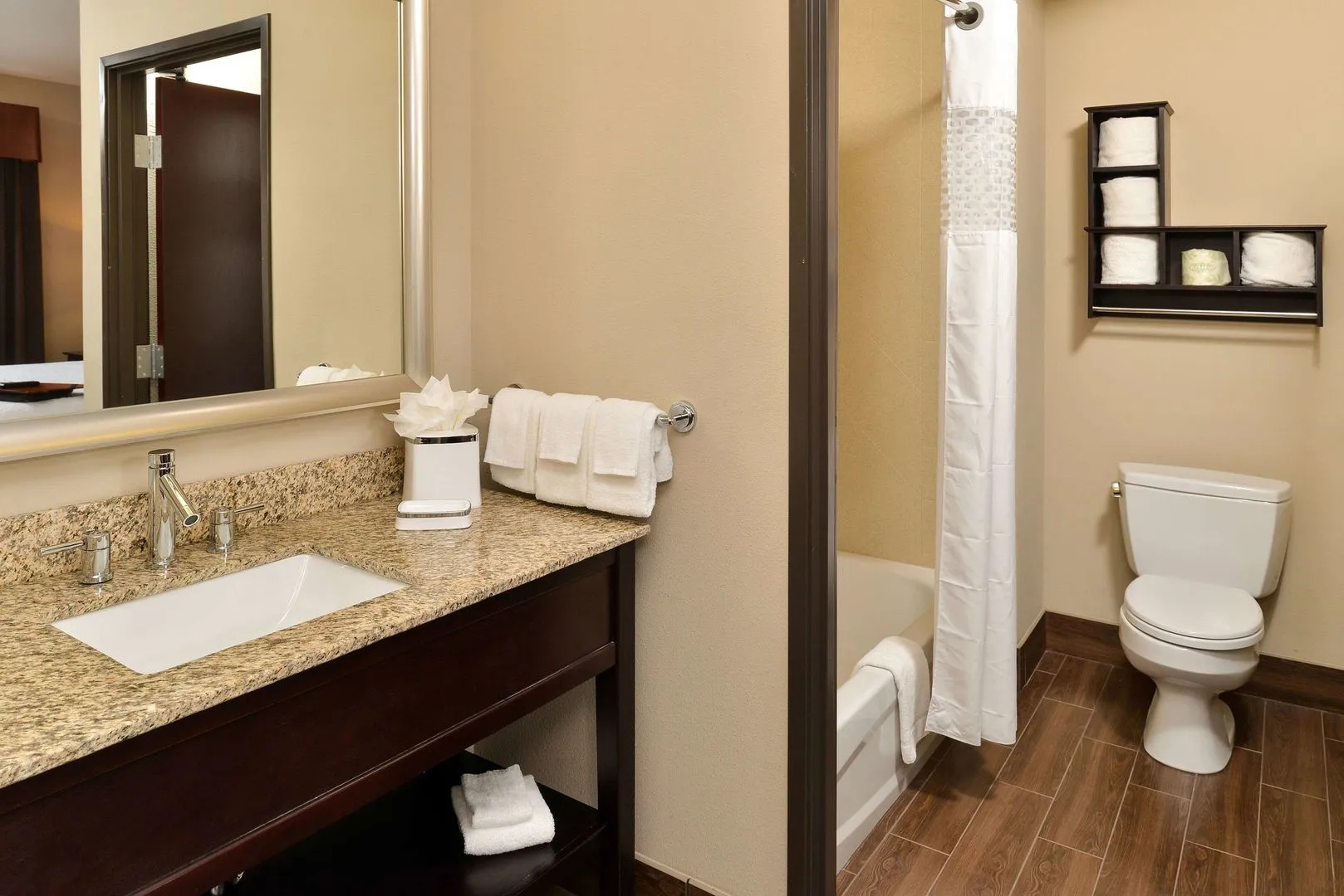 Photo - Hampton Inn & Suites Harvey New Orleans Westbank