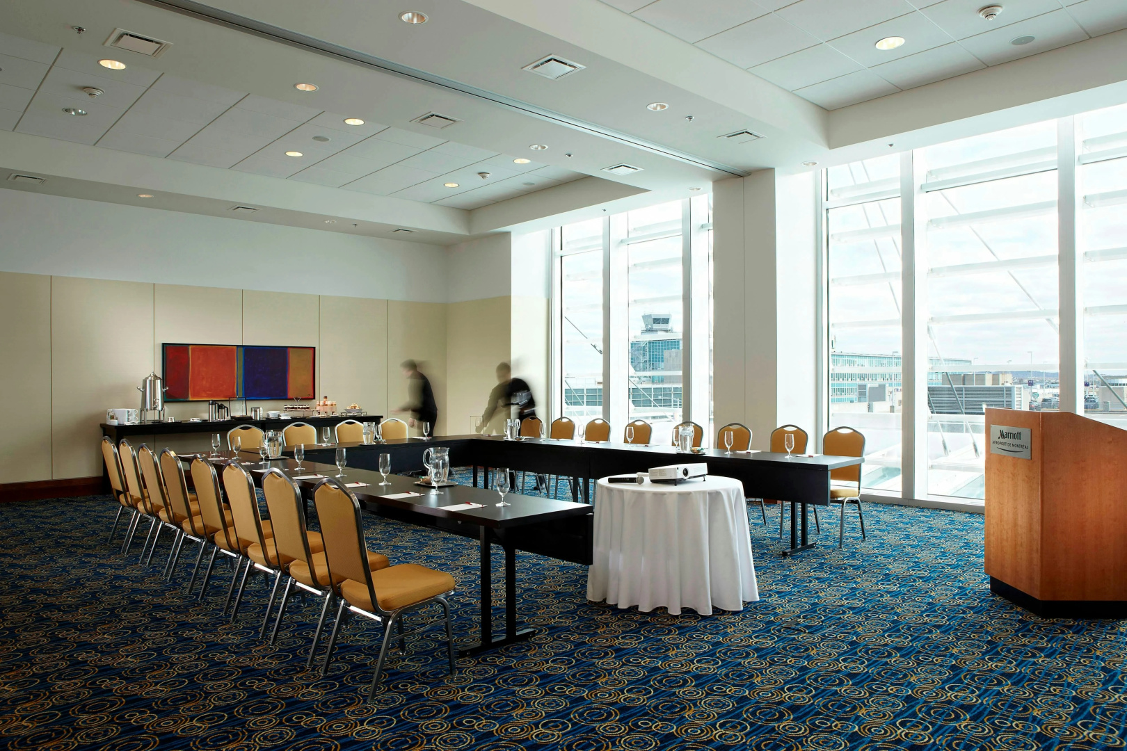 Photo - Marriott Montreal Airport In-Terminal Hotel