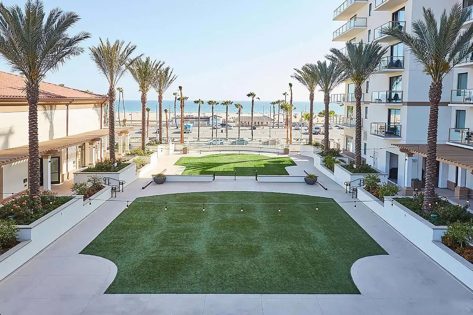 Photo - The Waterfront Beach Resort, A Hilton Hotel