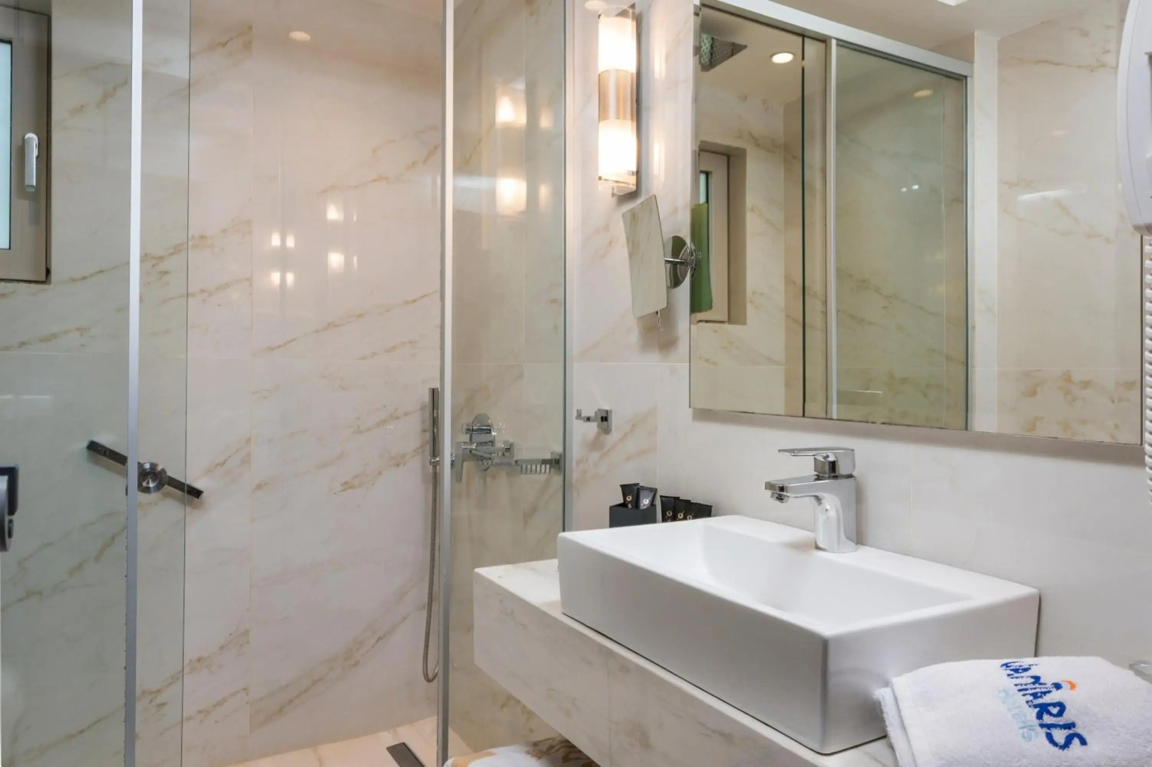 Photo - Vantaris Palace