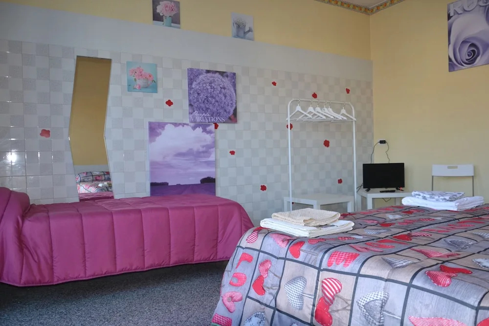 Photo - BED&FLY NEAR AIRPORT CATANIA FONTANAROSSA BAGNO PRIVATO In CAMERA