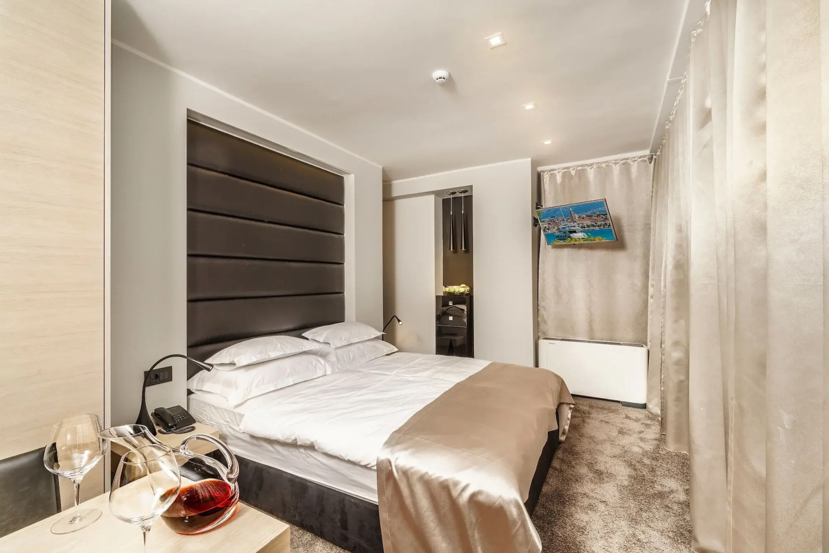 Photo - The View Luxury Rooms
