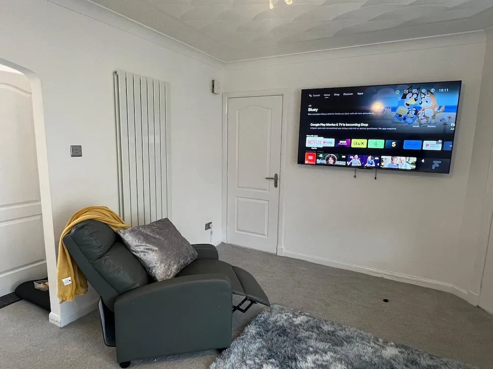 Ayr Refurbished May 2024 3 Bedroom 140m2 Detached House With Private Gardens