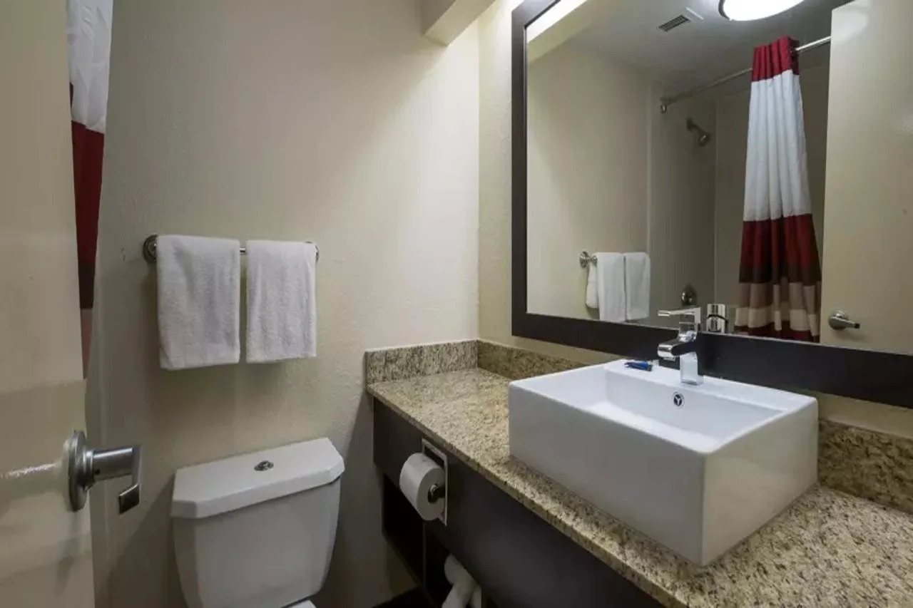 Photo - Red Roof Inn PLUS+ Houston - Energy Corridor