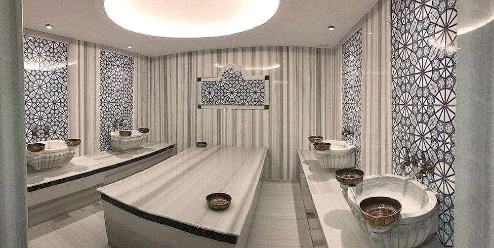Photo - The Elegant Hotel
