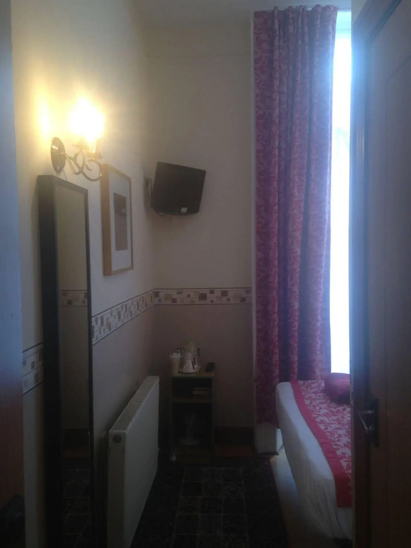 Photo - Glendale Hyde Park Hotel