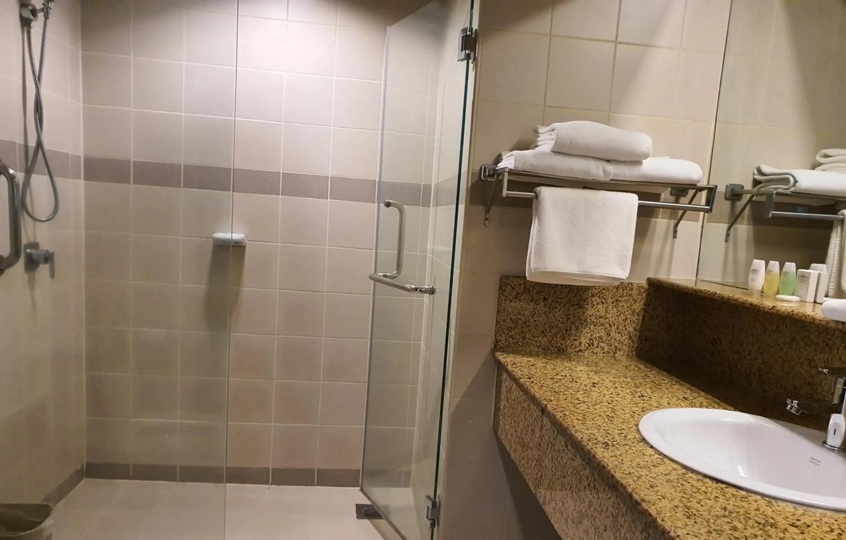 Foto - Crown Regency Serviced Suites