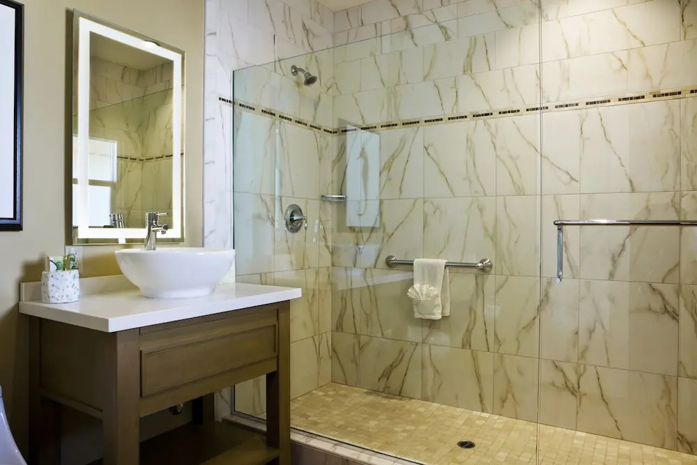 Photo - Pacific Shores Inn