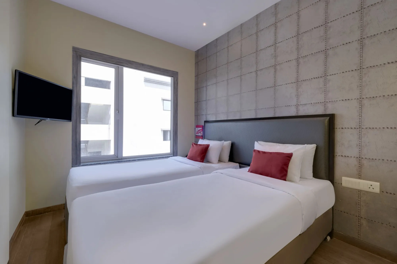 7 Apple Hotel