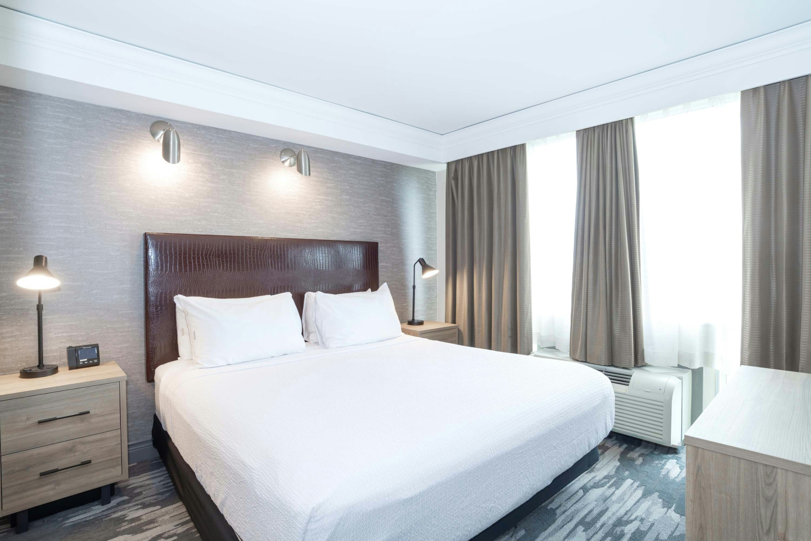 Photo - Sandman Signature Toronto Airport Hotel