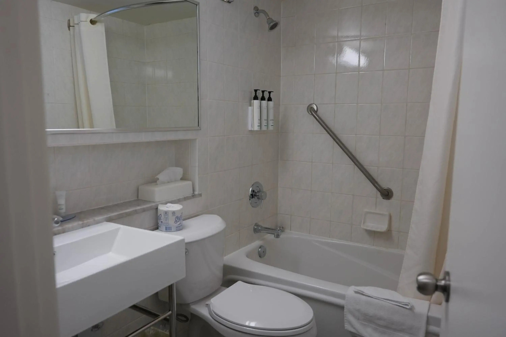 Foto - Travelodge by Wyndham Niagara Falls At the Falls