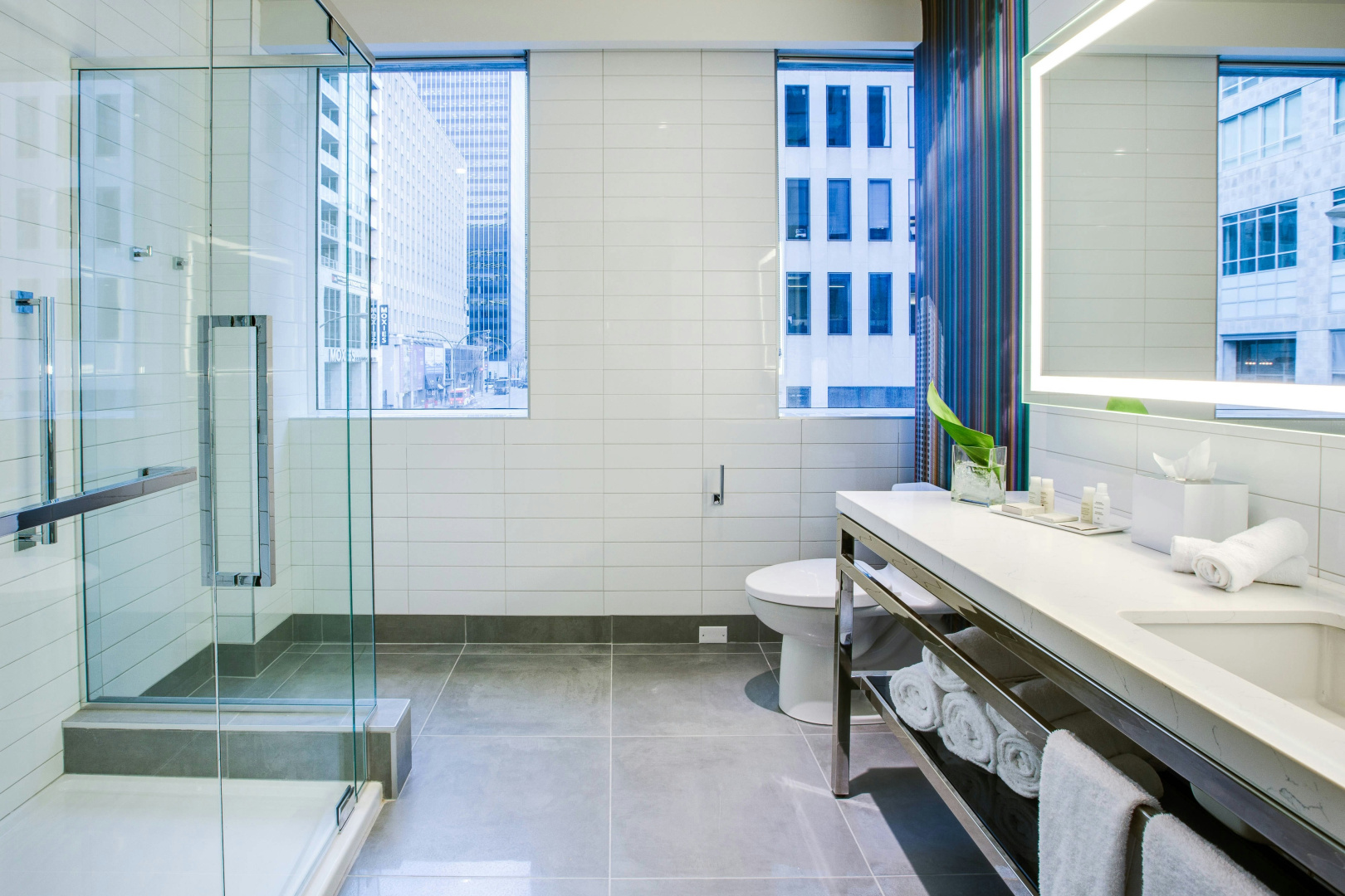 Photo - Renaissance Montreal Downtown Hotel