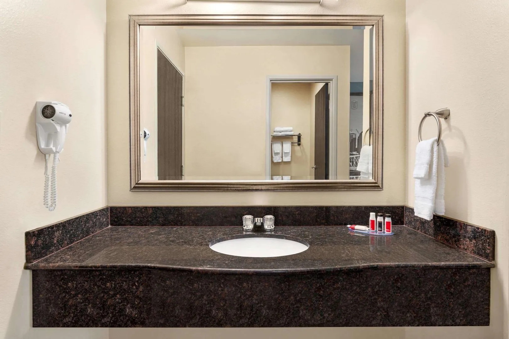 Foto - Luxe Studios Nashville Airport