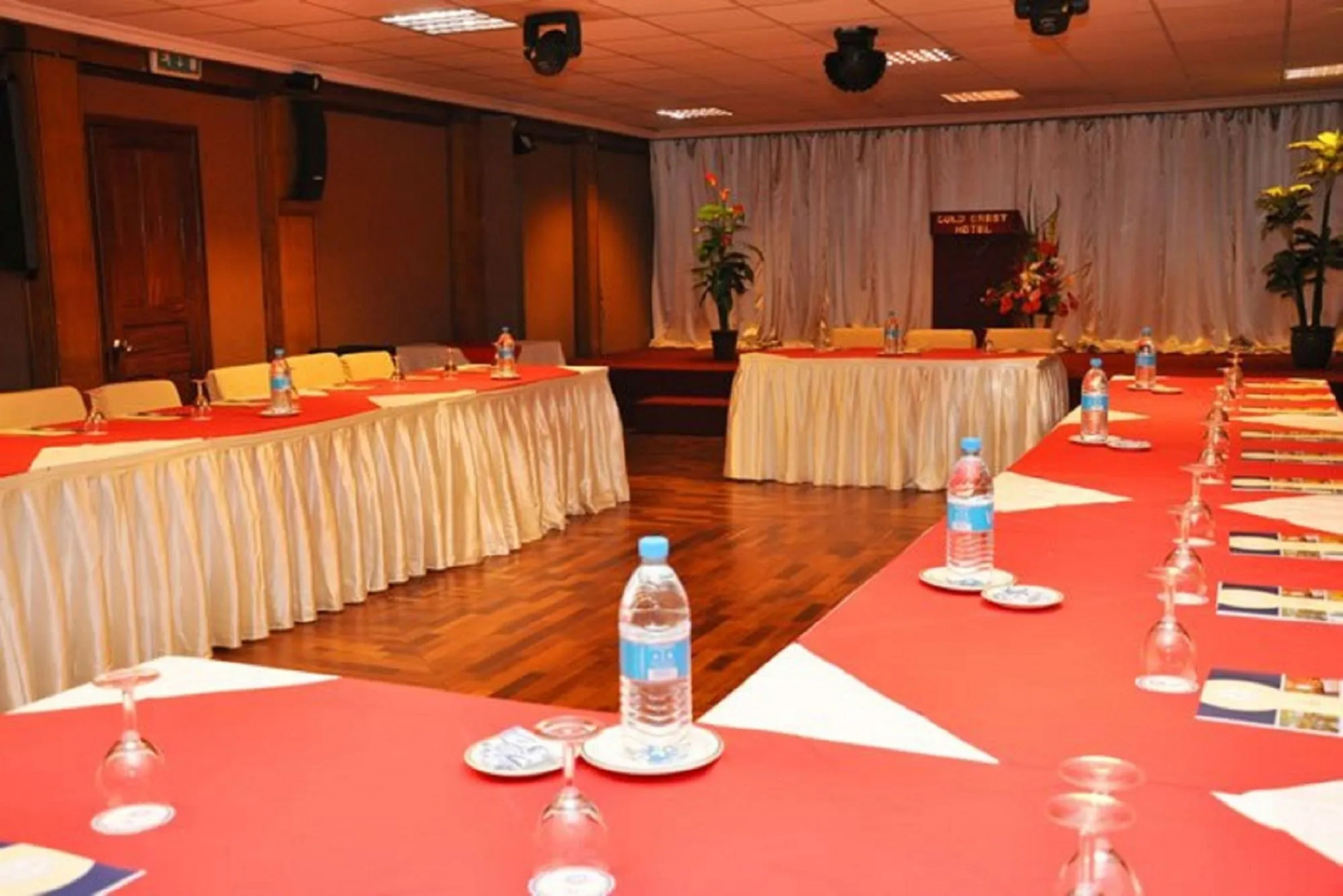 Foto - Gold Crest Hotel