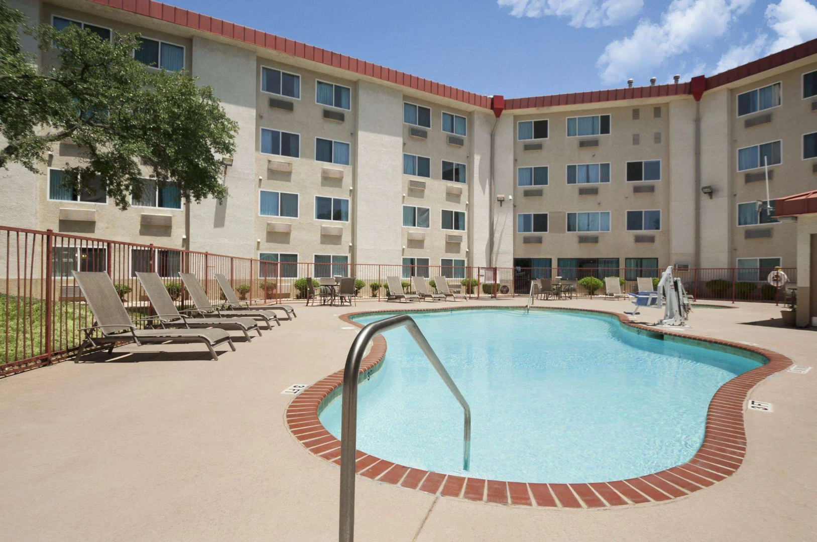 Photo - Super 8 by Wyndham Austin North/University Area