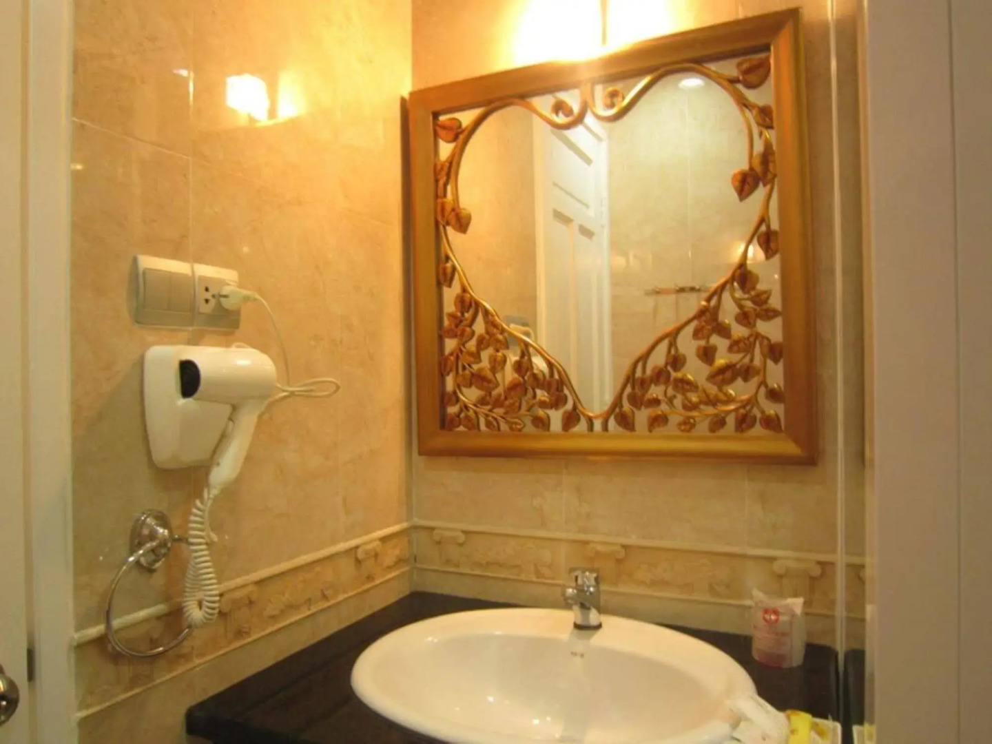 Photo - HOANG THANH THUY AIRPORT HOTEL 2 - Gần Ẩm Thực Đêm Chợ Hoàng Hoa Thám