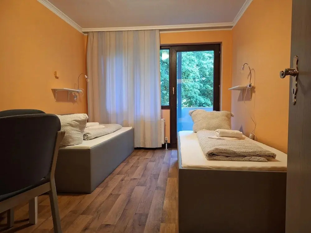 Photo - 2-Rent Group Hostel Rooms AUB162