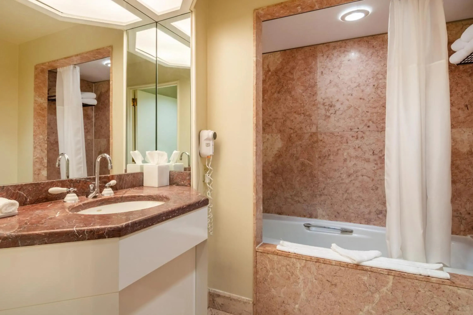 Photo - The Buckingham Hotel