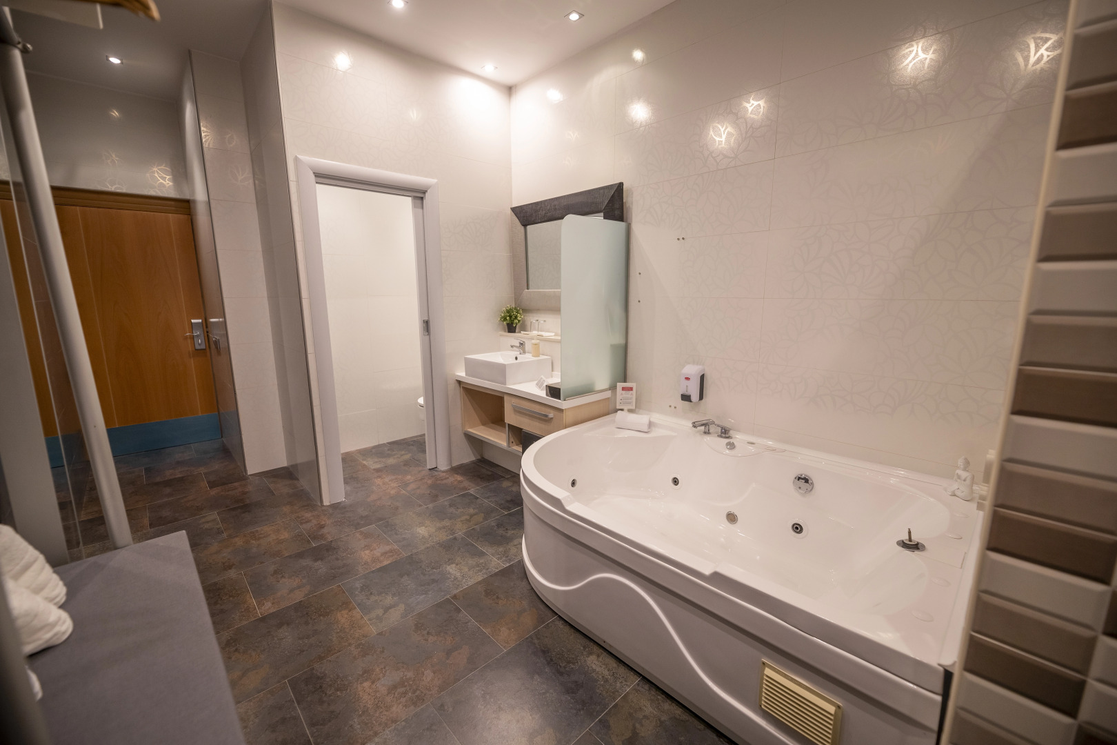 Photo - Nastasi Hotel & Spa