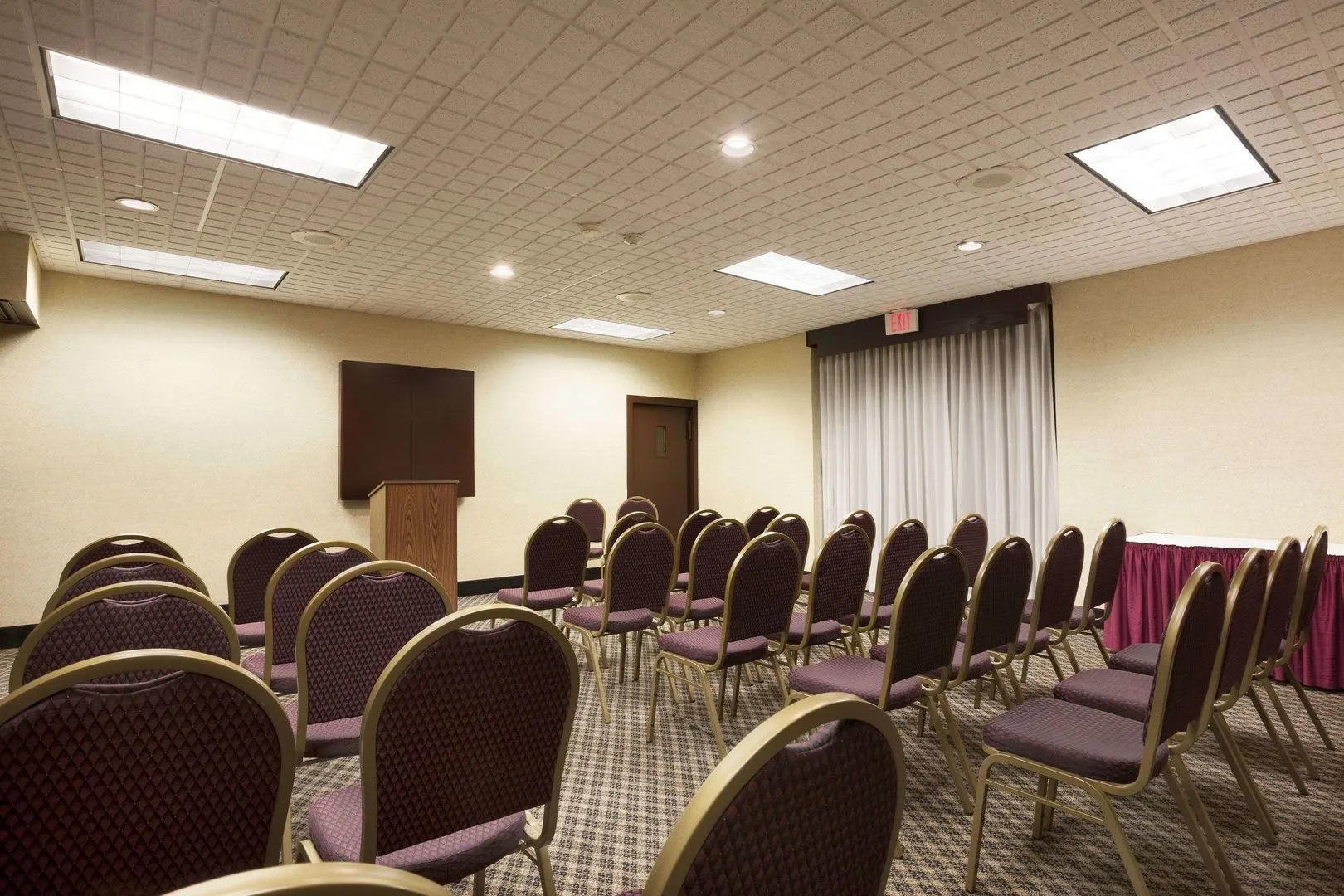 Foto - HomeTowne Studios by Red Roof & Conference Center Cortland