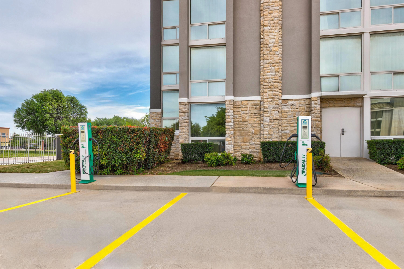 Photo - La Quinta Inn & Suites by Wyndham Dallas I-35 Walnut Hill Ln