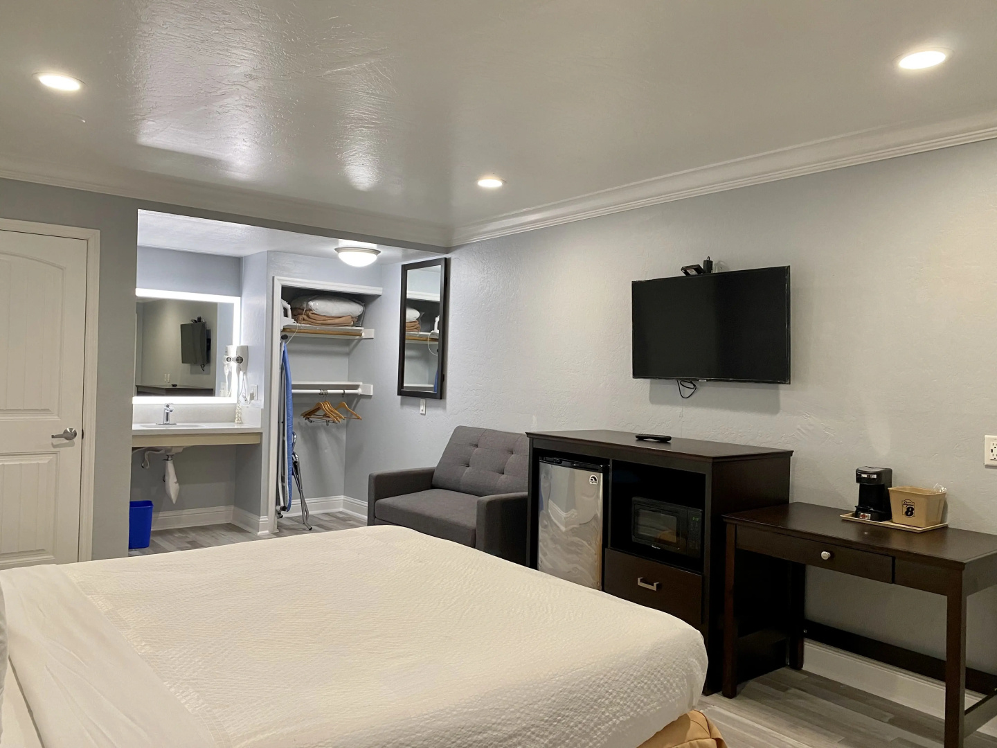Photo - Aura Inn Monterey
