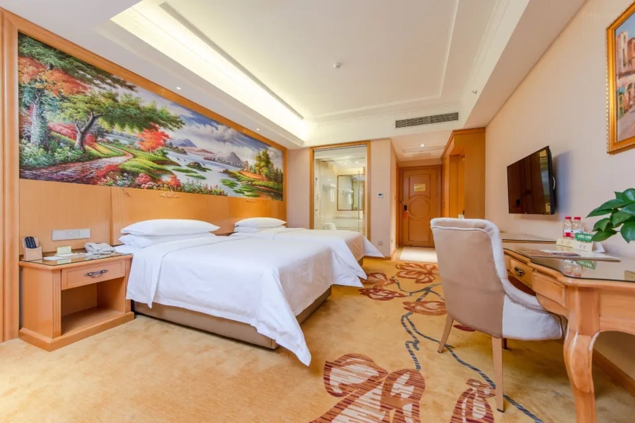 Vienna Hotel (Huiyang Sanhe Square)