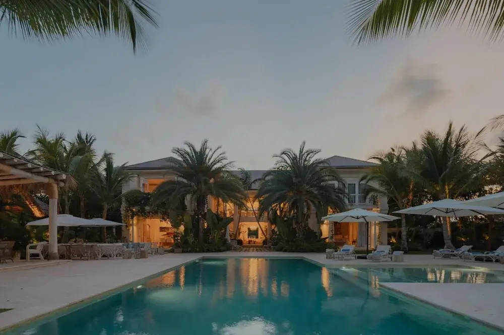 Foto - Unique lake-front 10-bedroom mansion in most luxurious resort of the caribbean