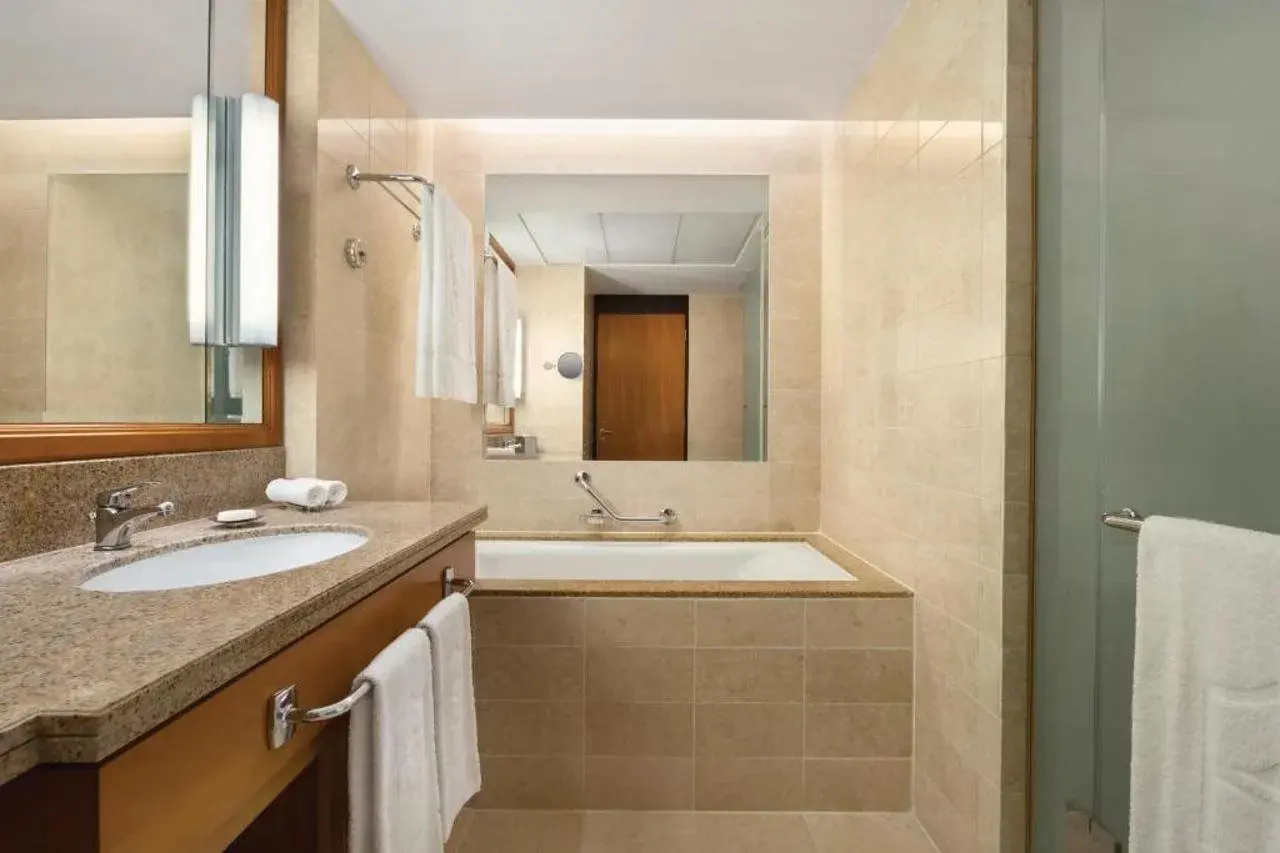 Photo - Shangri-La's Barr Al Jissah Resort & Spa — Al Waha Hotel