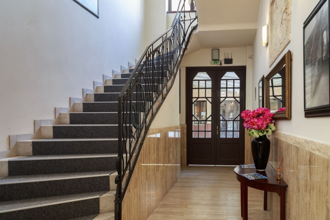 Photo - Hotel Mika Downtown