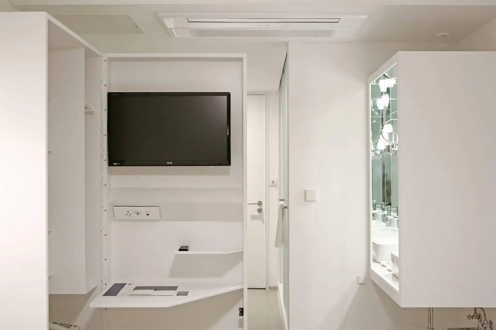 Photo - Small House Big Door Myeongdong