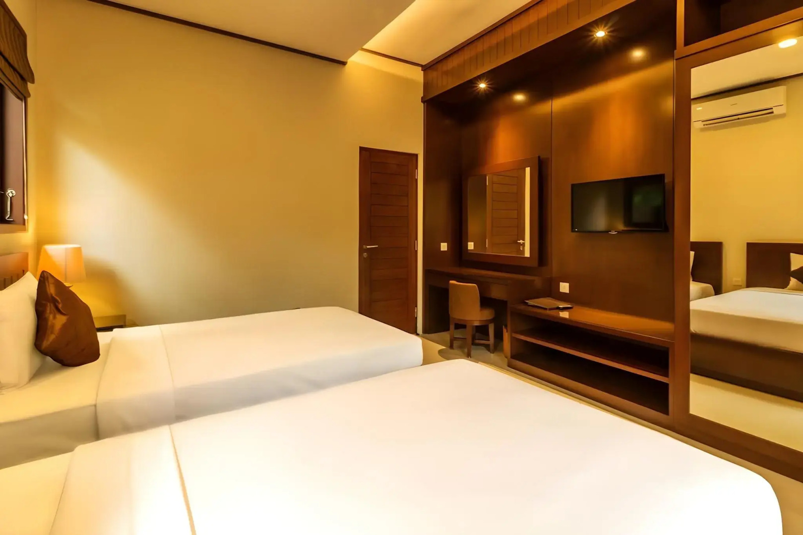 Photo - Yulia Beach Inn Kuta