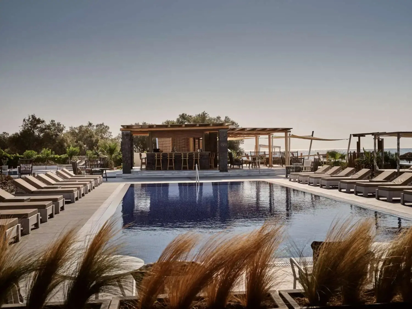 Foto - Sea Breeze Santorini Beach Resort, Curio Collection Hilton