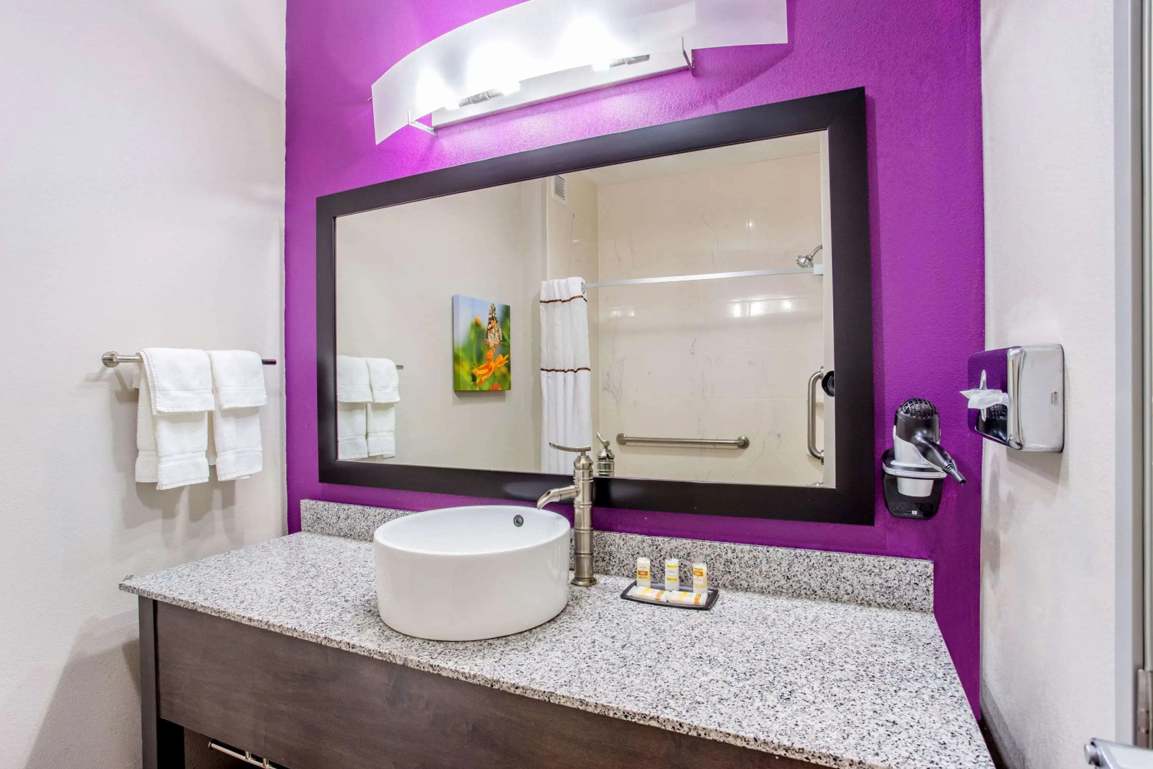 Photo - La Quinta Inn & Suites by Wyndham Springfield IL